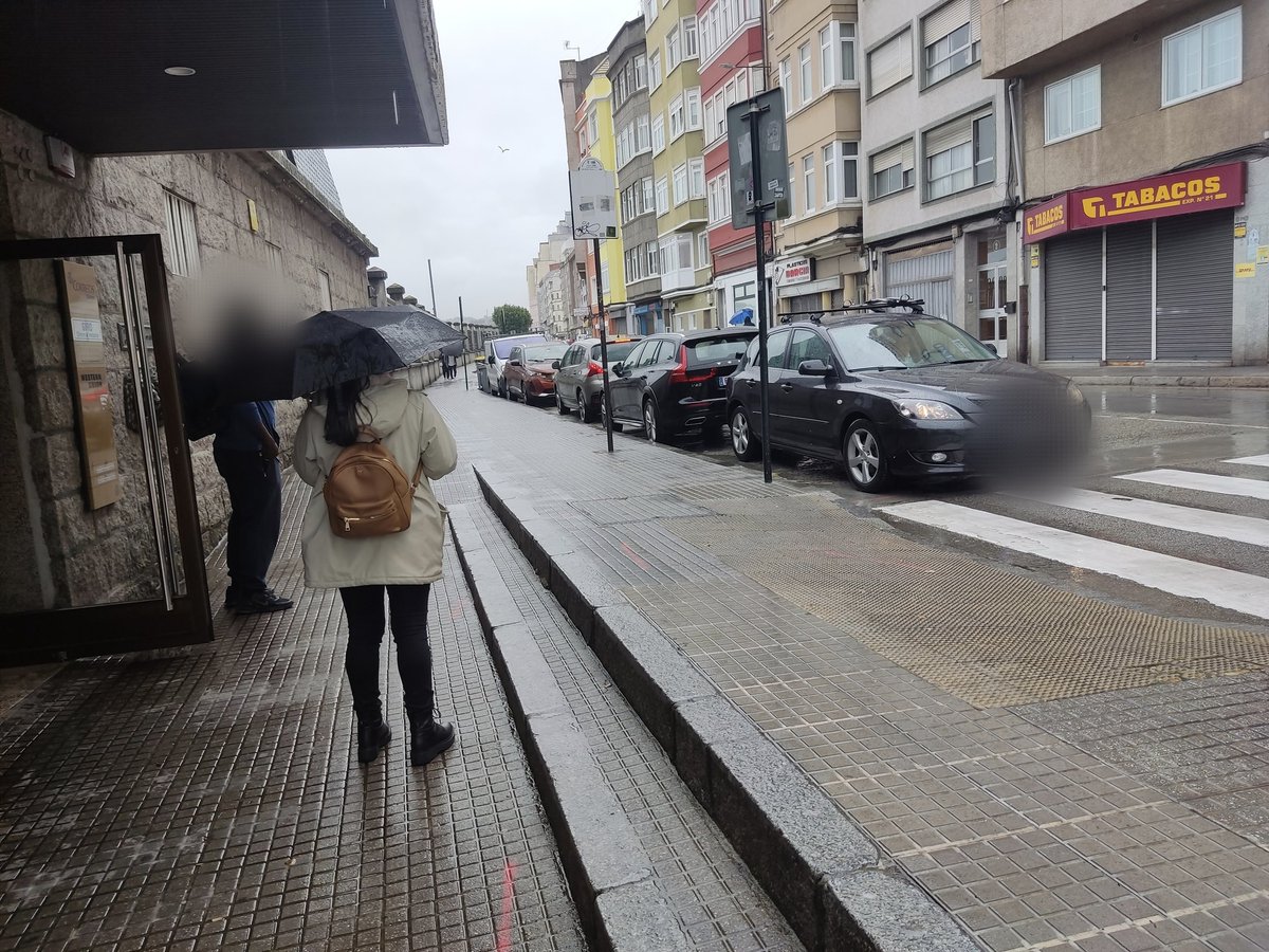 PdValentin's tweet photo. Parada de bus sardiñeira 1 (correos)  @TranviasCoruna https://t.co/KenFqYpgbQ