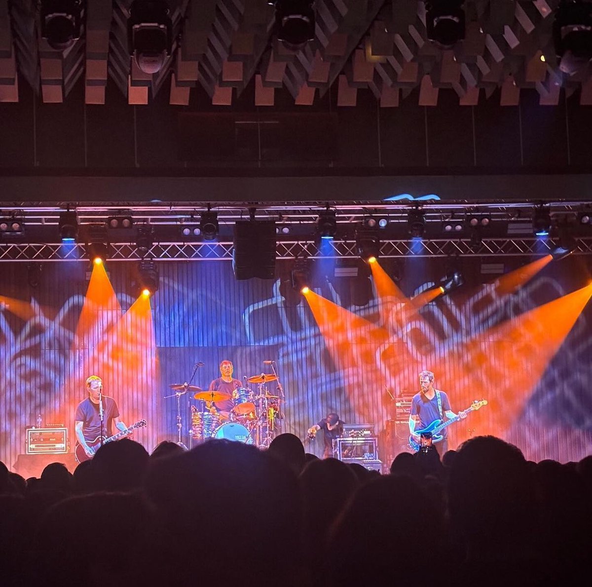 domrose_love's tweet photo. #dogstar #dogstartour #bretdomrose #keanureeves #Manchester #music https://t.co/wYjJA48A3f
