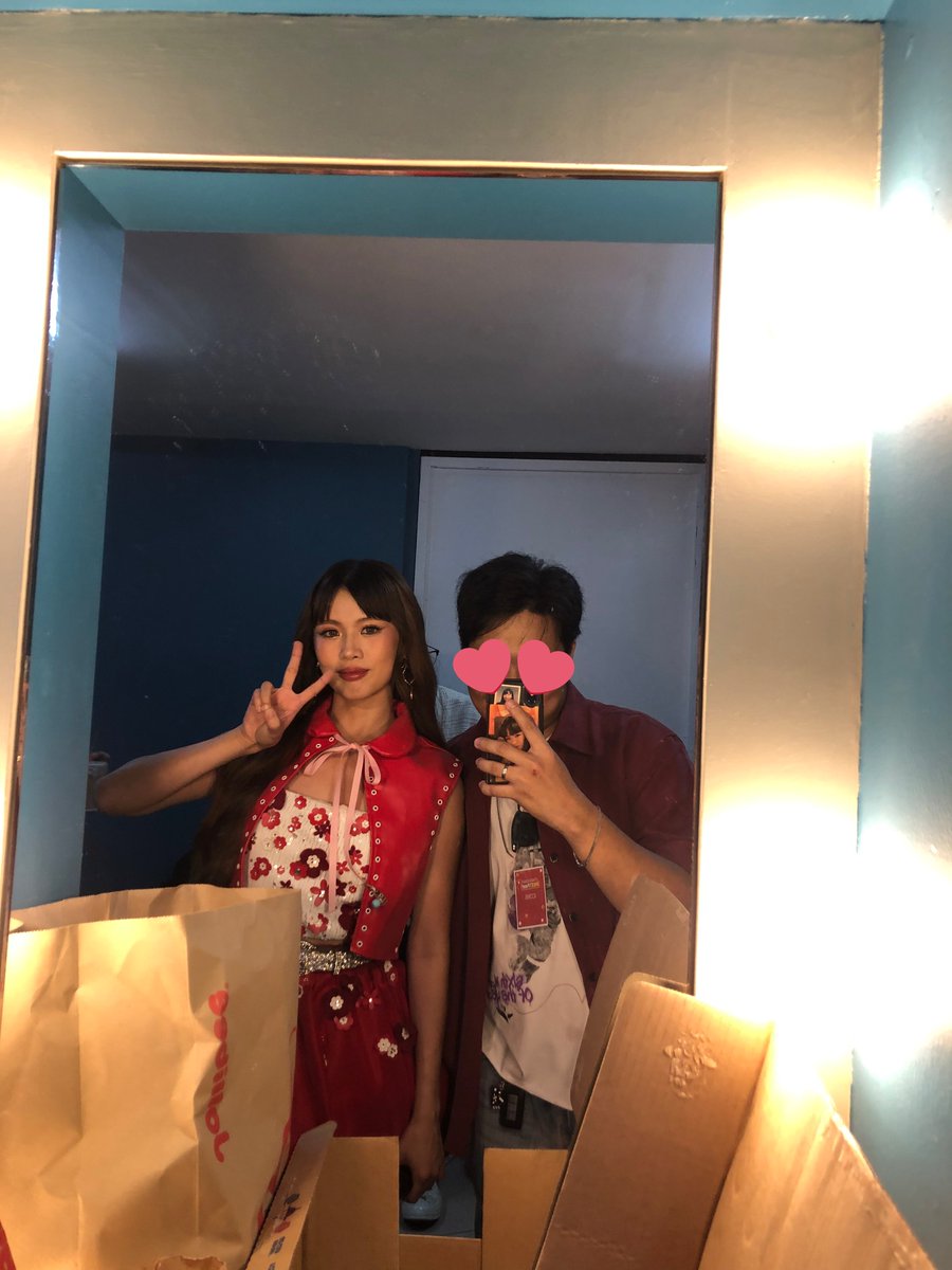 ChaeeeRyu's tweet photo. okay post na ulit natin ahahaha

ty so much @bini_maloi super !! for taking lots of pictures with me throughout the shoots and event/s ! also for all the members @BINI_ph na super genuine and down to earth!! sobrang babait wala akong masabi 🥹

#JollibeexBini https://t.co/BTDXSUXwV8