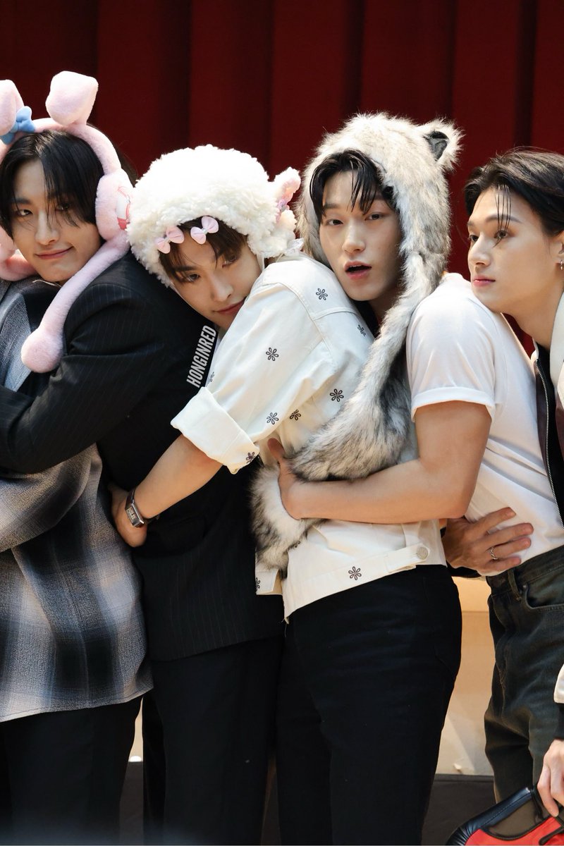 honginred's tweet photo. 240619 메이크스타 대면 

matz + woosan 🫂

#에이티즈 #홍중 #ATEEZ #HONGJOONG https://t.co/cMQETehK62