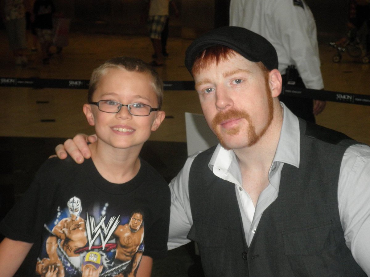 JTapler24's tweet photo. @WWESheamus 13 years ago..  a couple fellas happened to be in the same place. https://t.co/gTwwIvscje