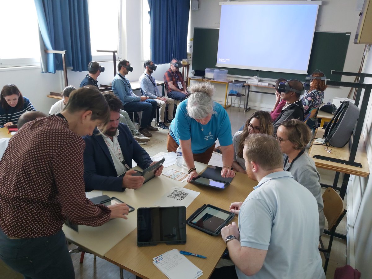 Place aux #ateliers et #plénières en parallèle 
Ici #jeux #pédagogiques #sérieux #numériques Dovin Sandrine <a href="/CesimSante/">Cesim Santé</a> #360 #réalitévirtuelle