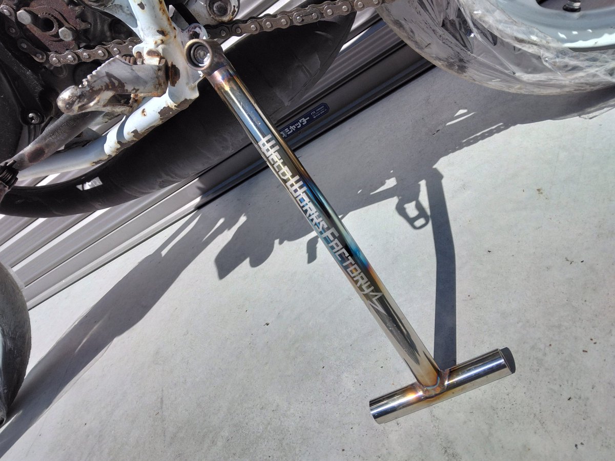 kurikuri_r1200s's tweet photo. Weldworksさんにワンオフのスタンド作ってもらって、リアブレーキのワイヤーをロッドに変えてもらって、シートも張り替えてもらった!
次は塗装だ。
#Weldworksfactory #CR80 https://t.co/fO4H39crw1