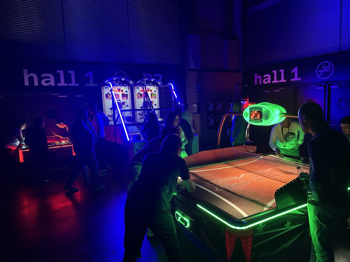 SullyGroup's tweet photo. #BattleKart pour Sully #Paris 🏁 ! 

La soirée d'agence s'est déroulée, là où la #réalitéaugmentée rencontre le #karting électrique ⚡ !

L'ambiance ludique &amp; conviviale était assurée, grâce à l’environnement immersif de #jeuvidéo

#DigitalServices #WorkTeam #SullyGroup https://t.co/pL0X04aMc6