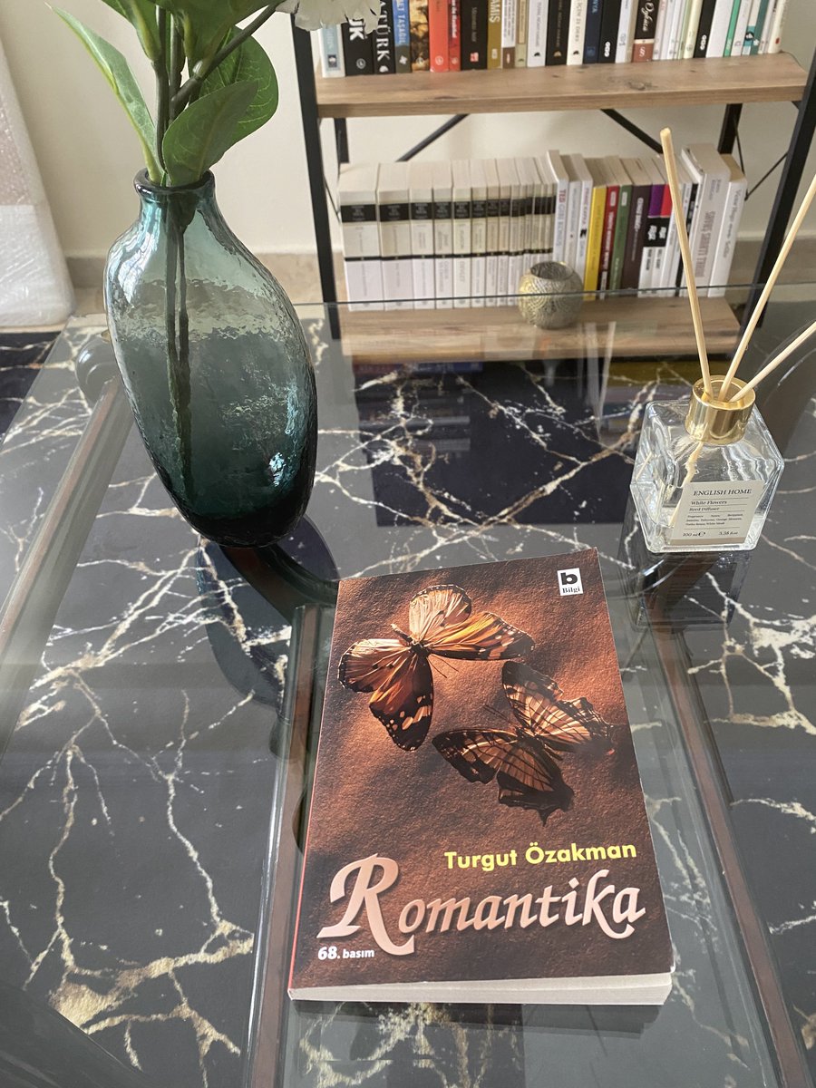 kzgn006's tweet photo. Muhteşem bir kitap. 2 günde bitti. Eski aşkların en büyük özelliği her şeyi hemen yaşayıp tüketmemeleri. Bu kitap bunu çok güzel anlatmış. Neyse şunu da unutmayalım; aşk eski bir yalan ademle havvadan kalan.. https://t.co/PJkMwMltUe