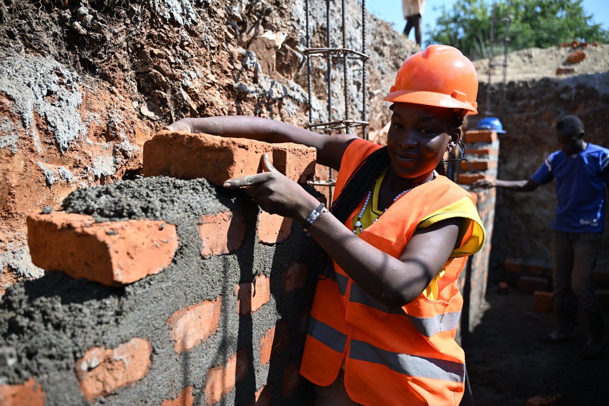 Refugee women seek opportunities, not handouts. Empowering them with enterprise enables self-sufficiency and brighter futures. #WorldRefugeeDay <a href="/UNinUganda/">UN in Uganda</a>, <a href="/JapanEmb_Uganda/">Embassy of Japan in Uganda 🇯🇵 🇺🇬</a>, <a href="/OPMUganda/">Office of the Prime Minister - Uganda</a>, <a href="/refugeelawproj/">Refugee Law Project</a> @pwj_uganda

👇 Learn more from Grace Poni's story

shorturl.at/qVbVJ