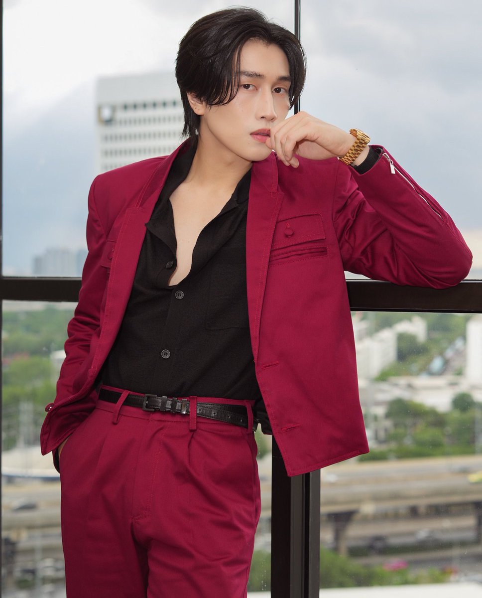bbbenjoyer's tweet photo. HE LOOKS SO DAMN GOOD 😩🖤

#ทุกเวลามีคานิว่า
#BibleWichapas #bsumone @biblesumett https://t.co/zieUyzRmB3