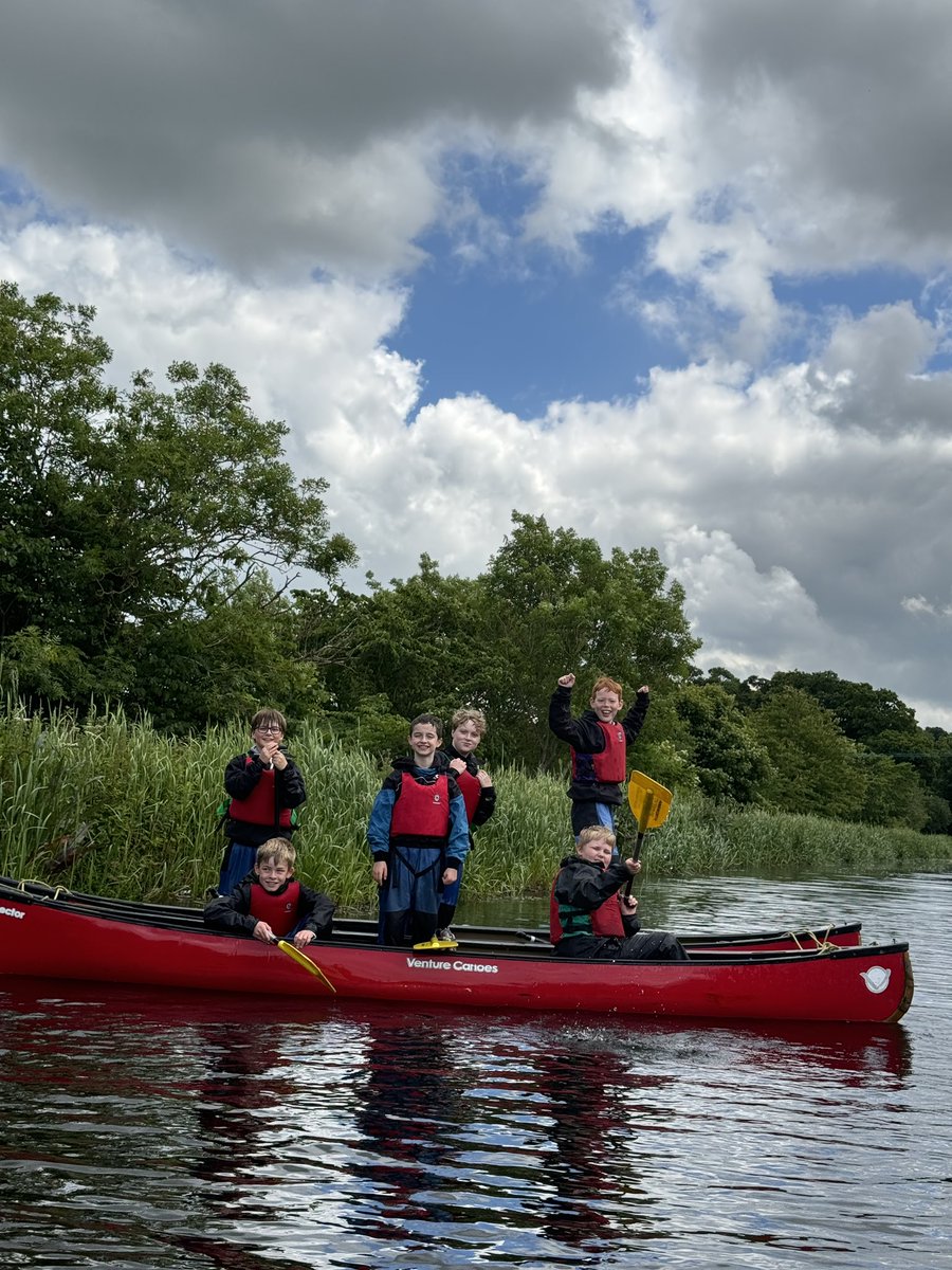 MidCalder_PS's tweet image. P6 have loved their morning on the water. They have been canoeing along the canal, collecting ducks, throwing sponges and having races! #Xcite #LinlithgowXcite #HWB #MCPSP6 @WlhwbChamps @XciteLeisure @XciteOutdoors