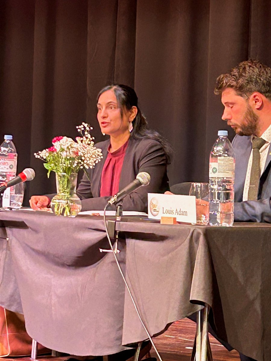 CampionSchool's tweet photo. Thanks to everyone for joining us last night at our Hustings Meeting. Lots of interesting topics were discussed including VAT for Private schools, the NHS, Housing and green space, Education, Gaza and bringing in National Service for 18 Year olds. It was lively and informative. https://t.co/vjR07OdJ4a