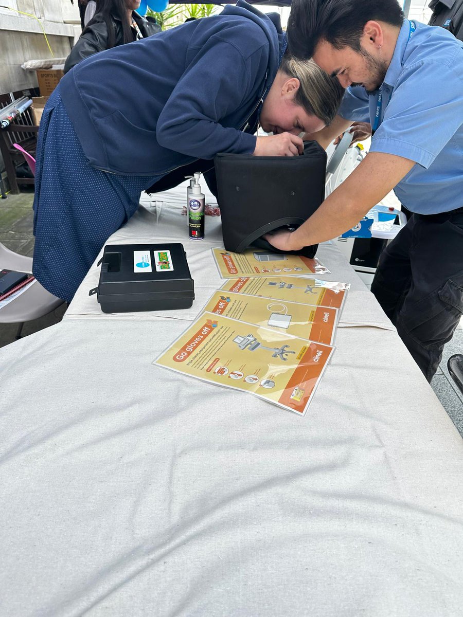 Promoting IPC and showing our support for Estates and Facilities colleagues. Great to see so many people getting involved <a href="/NHSBartsHealth/">Barts Health</a> <a href="/martinacnhs/">Martina Cummins</a> @mdsbarts