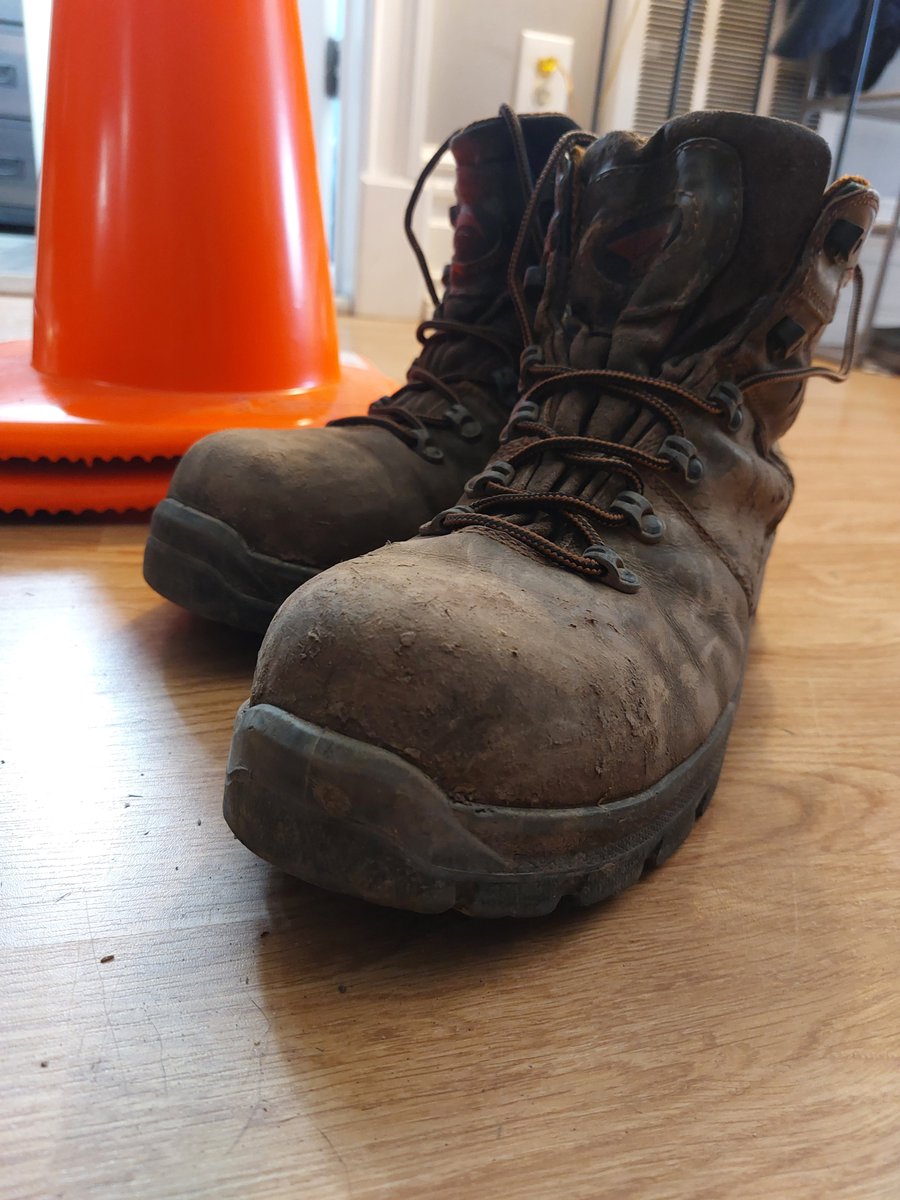 bigtrashpanda's tweet image. 🛠️ Time for a boot upgrade! 🥾🔄 Replacing your boot laces is a quick and easy way to breathe new life into your favorite pair. Choose durable, stylish laces for a fresh look and better performance. 🪡✨ #BootMaintenance #DIYStyle #BigTrashPanda