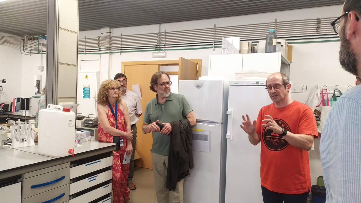 aecomcientifica's tweet photo. Hemos visitado los laboratorios de #investigación en #ingeniería del @I3Aunizar, de robótica, biomasa, inducción, coche eléctrico y óptica, con aplicaciones en biomedicina, gestión de residuos, industria del cine... En visita organizada para #AEC2 muy útil para contar la #ciencia https://t.co/dm7we4nzke