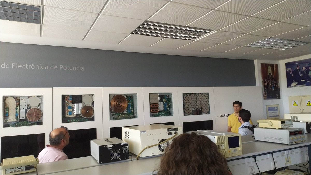 aecomcientifica's tweet photo. Hemos visitado los laboratorios de #investigación en #ingeniería del @I3Aunizar, de robótica, biomasa, inducción, coche eléctrico y óptica, con aplicaciones en biomedicina, gestión de residuos, industria del cine... En visita organizada para #AEC2 muy útil para contar la #ciencia https://t.co/dm7we4nzke