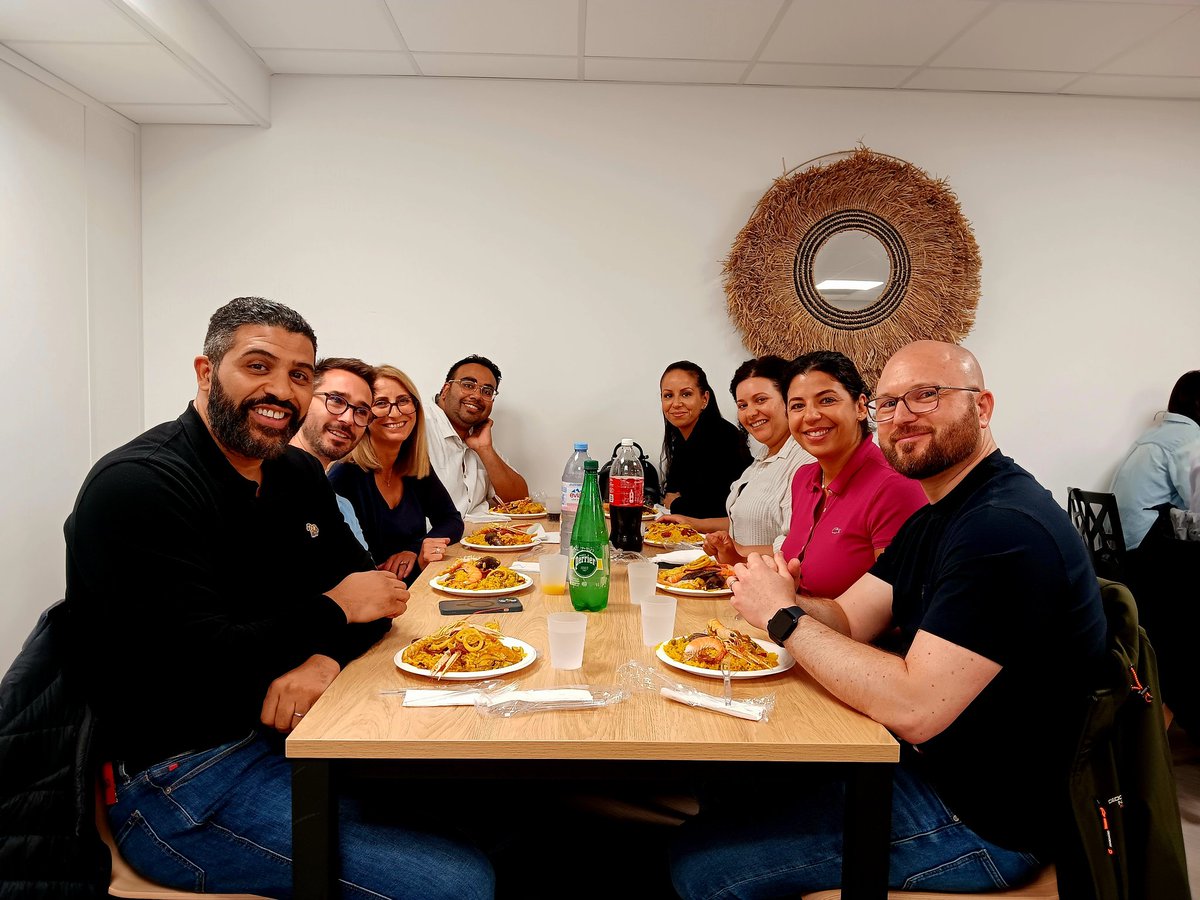 Moment de #partage et #cohésion autour d'une bonne #paella avec la #Délégation #Patrimoine #Industriel #DirectionRéseaux <a href="/GRDF/">GRDF</a> <a href="/Zeg_ma/">Mourad Zégaoui</a> <a href="/lpoirierdietz/">Laurence Poirier-Dietz</a> <a href="/HUBERT_Laurent9/">Laurent HUBERT</a> <a href="/nabilroukas/">NabilDeGRDF</a> <a href="/EmilieViaud/">Emilie Viaud</a> @FloMourey