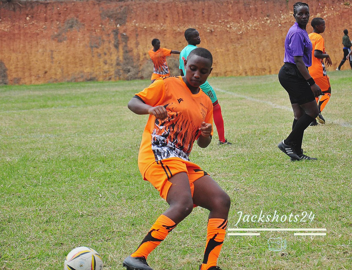 VBugerere's tweet photo. #QuarterfinalThree
55'
Rines SS 1-1 Sheema Girls
⚽Kaitesi Shamillah 05'
⚽ Ayirango Priscah 08'
#VoBUpdates | #FreshDairyGames
| #GirlsFootball | #LivefromSTAHIZAndejje
@USSSAOnline @Jackshots24 https://t.co/caxlRJsbY1