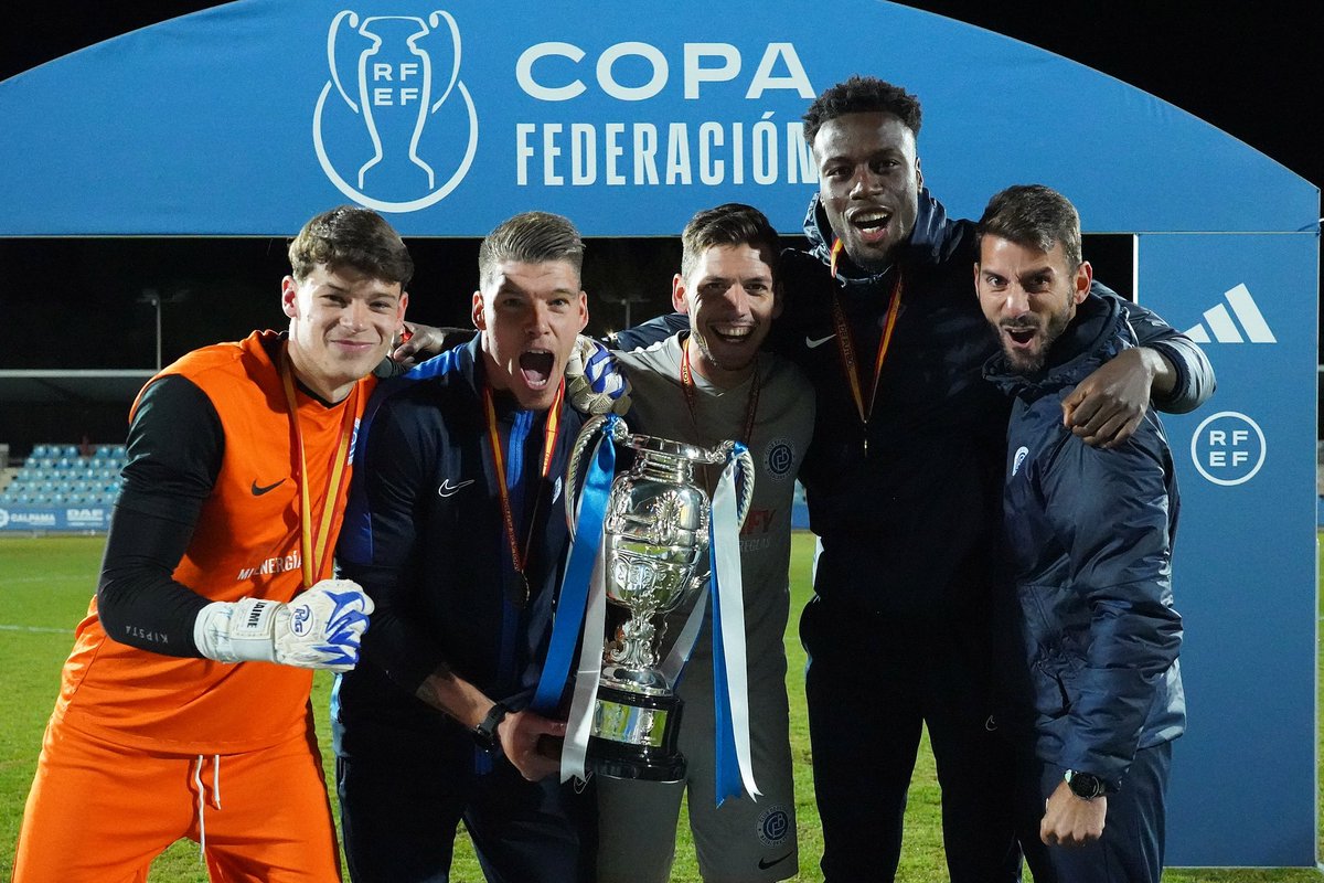 Jose Ortega Diaz (@5ortegita) on Twitter photo Gracias por el reconocimiento <a href="/radiomarcabcn/">Radio Marca Barcelona. La Radio del Deporte ⚽</a>
Gracias equipo y gracias compañeros de portería <a href="/JaimeDuran001/">Jaime Durán</a> <a href="/PauuBlancooo/">Pau</a> <a href="/SolimanTouray/">Soliman Touray</a> issac becerra y a ti <a href="/Tonitexe/">Toni Texeira</a> por la dedicación y profesionalidad
Trabajo foco perseverancia.
@CFBFUTUR 🔵<a href="/TwoFiveGloves/">TwoFive</a> 🧤<a href="/SportaxPlus/">Sportax Plus S.L.</a> 🏋️ Gracias por el reconocimiento <a href="/radiomarcabcn/">Radio Marca Barcelona. La Radio del Deporte ⚽</a>
Gracias equipo y gracias compañeros de portería <a href="/JaimeDuran001/">Jaime Durán</a> <a href="/PauuBlancooo/">Pau</a> <a href="/SolimanTouray/">Soliman Touray</a> issac becerra y a ti <a href="/Tonitexe/">Toni Texeira</a> por la dedicación y profesionalidad
Trabajo foco perseverancia.
@CFBFUTUR 🔵<a href="/TwoFiveGloves/">TwoFive</a> 🧤<a href="/SportaxPlus/">Sportax Plus S.L.</a> 🏋️