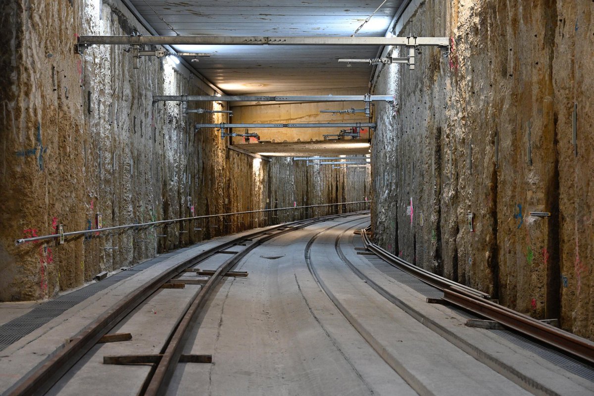 Adif_es's tweet image. 🔛👷‍♂️ Plan de Cercanías de #Asturias • ¡Superamos el ecuador de la integración en #Langreo! Ya está completado el 55% del montaje de vía y todas las actuaciones previstas están en ejecución. #AnchoMétrico