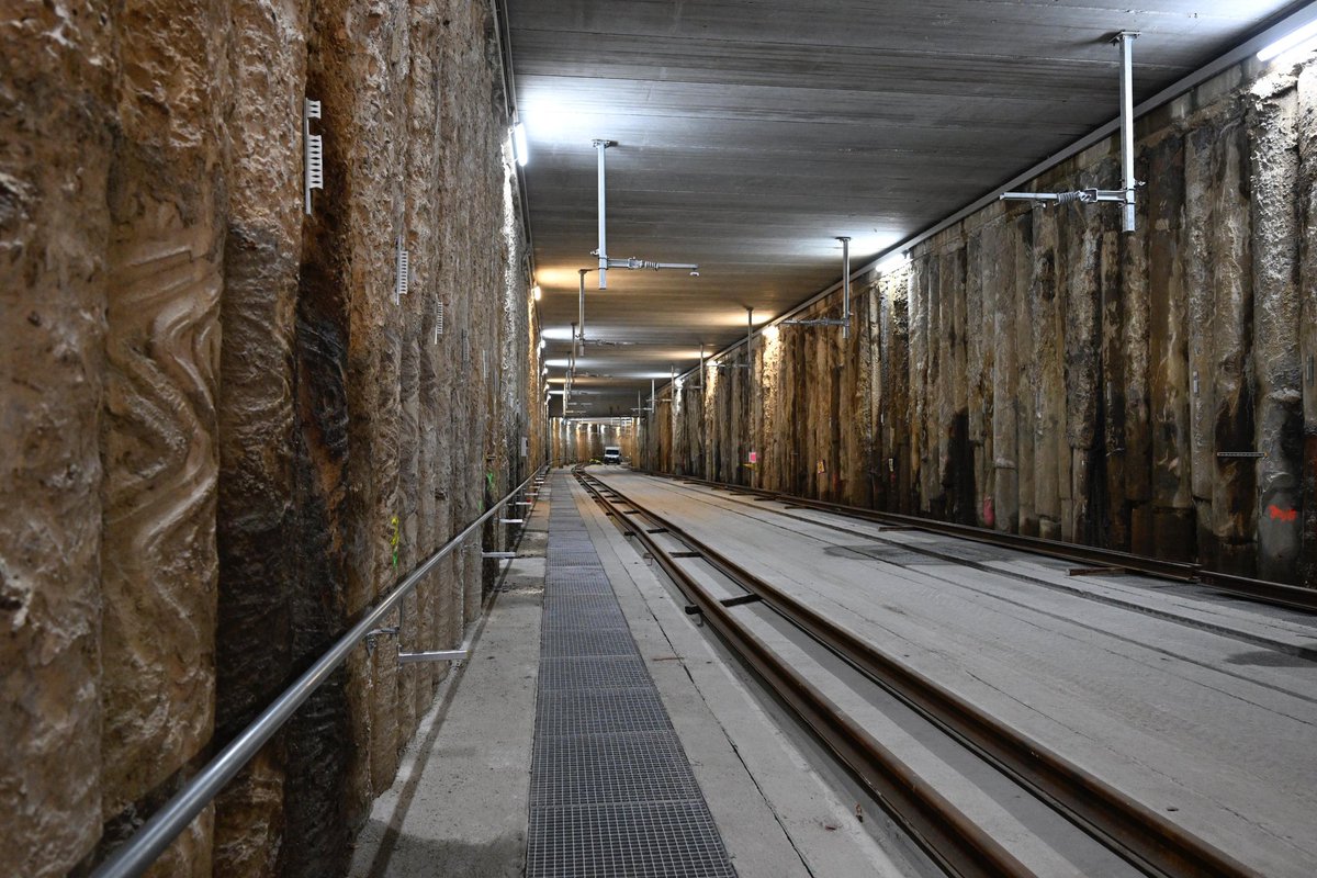 Adif_es's tweet image. 🔛👷‍♂️ Plan de Cercanías de #Asturias • ¡Superamos el ecuador de la integración en #Langreo! Ya está completado el 55% del montaje de vía y todas las actuaciones previstas están en ejecución. #AnchoMétrico