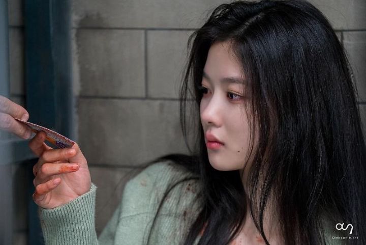 김유정 영화 찍어주면 좋겠다
나의 내년 영화를 책임져주면 좋겠다
용루 오천번 흘려주면 좋겠다