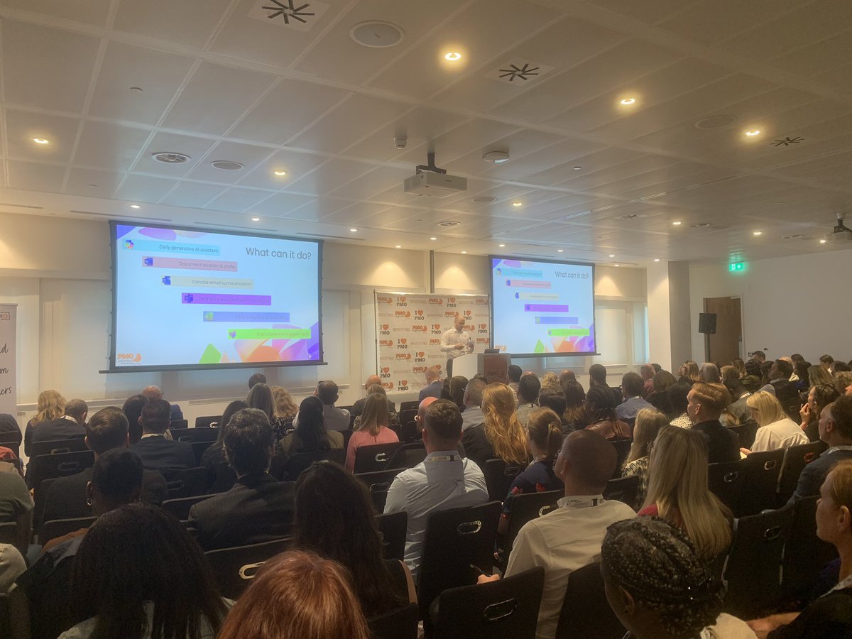 LouiseBarkerNHS's tweet image. Another great day in #London at the #pmoconference.  Listening to speakers about the new technology supporting efficiency in portfolio management and experiences from other industries.