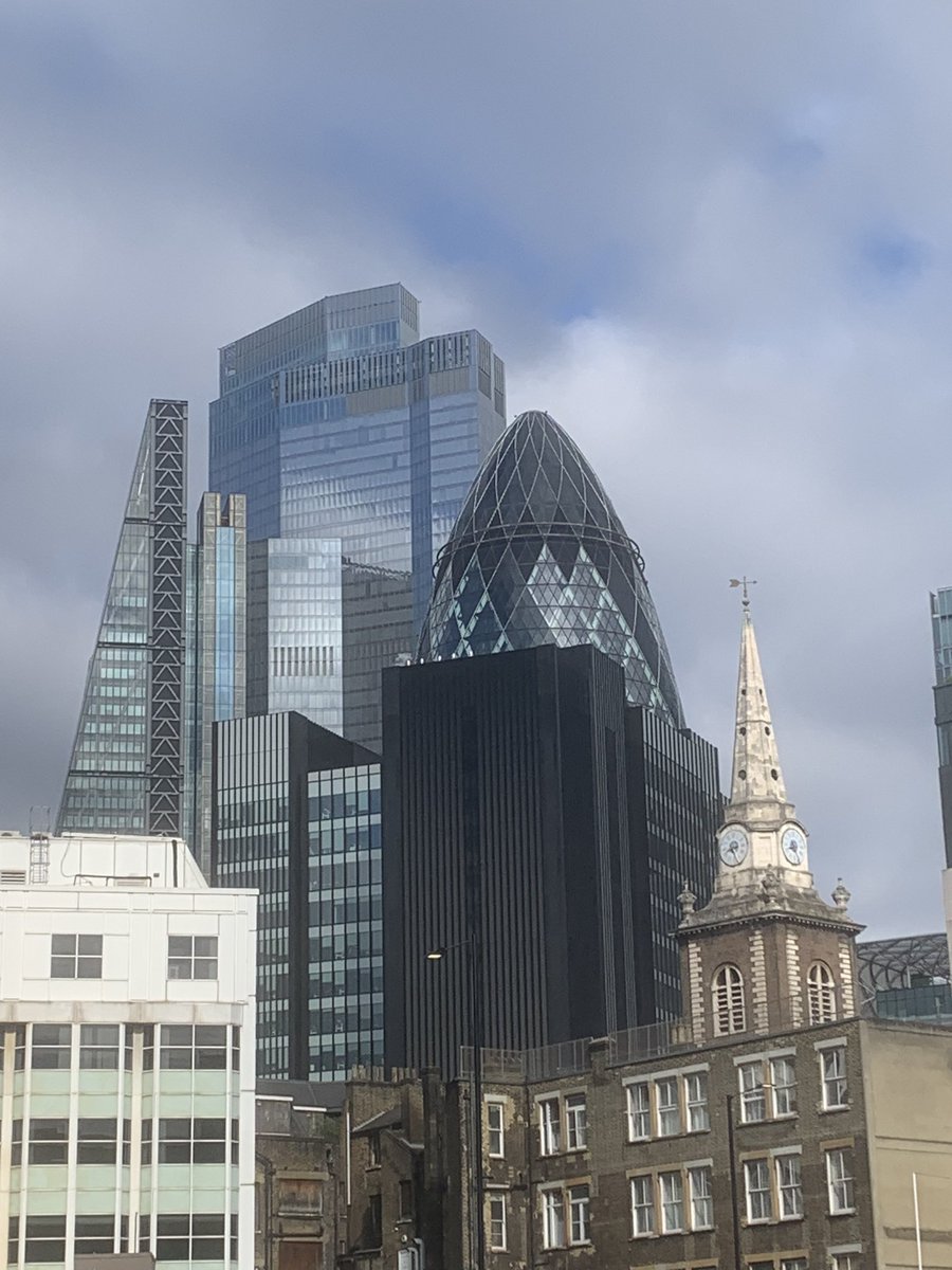 LouiseBarkerNHS's tweet image. Another great day in #London at the #pmoconference.  Listening to speakers about the new technology supporting efficiency in portfolio management and experiences from other industries.