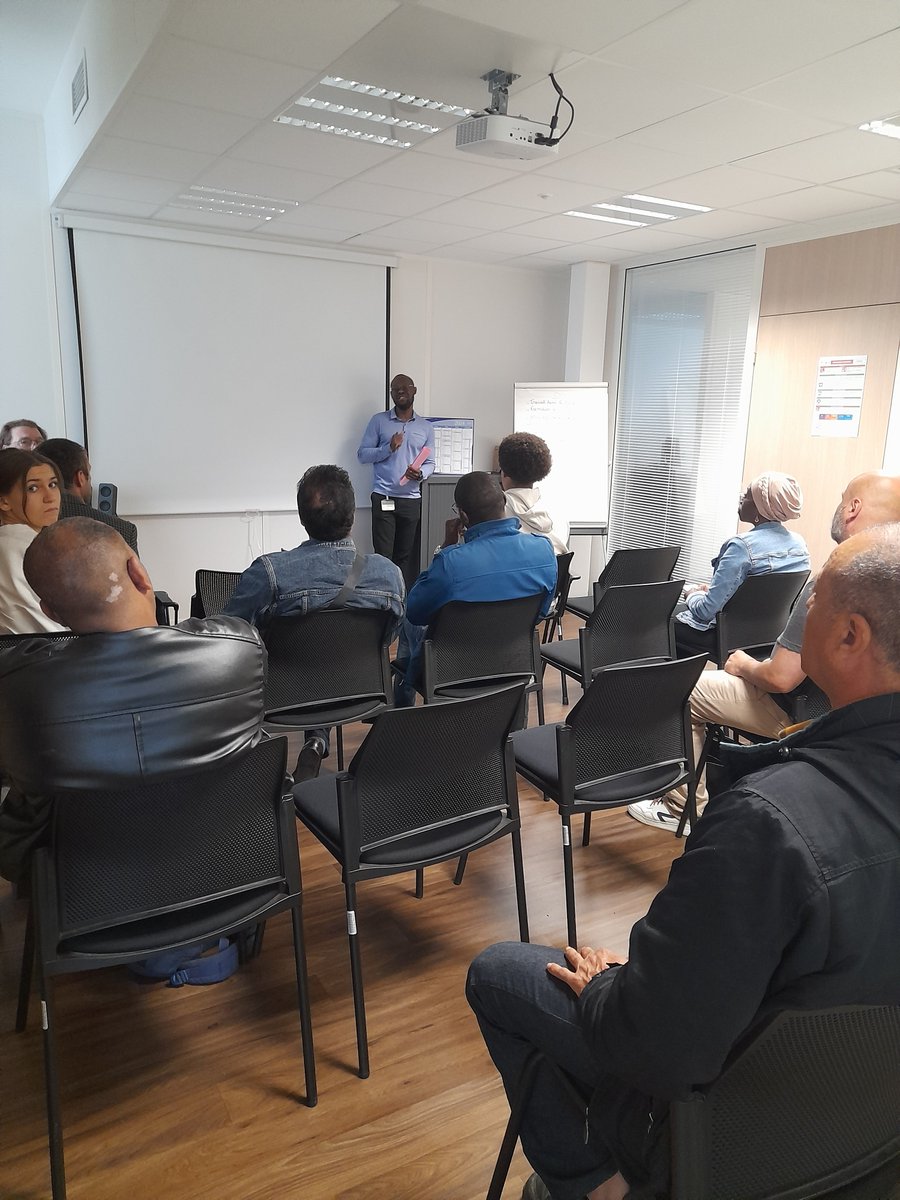 MurielGraillat's tweet photo. 📢 Réunion d'information au France Travail Angers Capucins pour l'ouverture d'un centre de découpe de volailles DVV à Seiches. 
🎯 Recrutement sans CV via la MRS de pareurs désosseurs H/F 

1️⃣ 4️⃣ candidats 
2️⃣ séances d'exercices MRS 
🎯 des formations et recrutements à venir https://t.co/nsrJbIxpSV