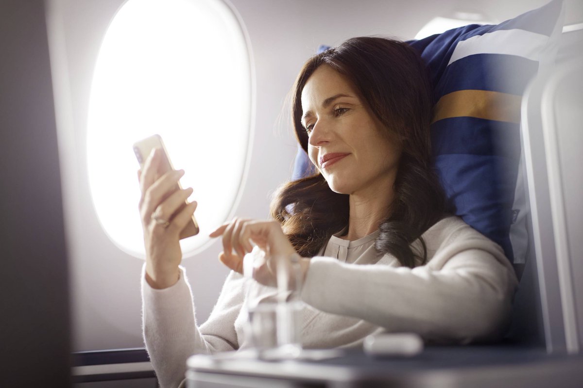 tony_vido's tweet image. #Lufthansa enhances in-flight entertainment with 45+ digital magazines, podcasts, and live updates on the European Men's Football Championship via FlyNet® Wi-Fi. #Lufthansa #FlyNet #InflightEntertainment #Football 
📷Lufthansa