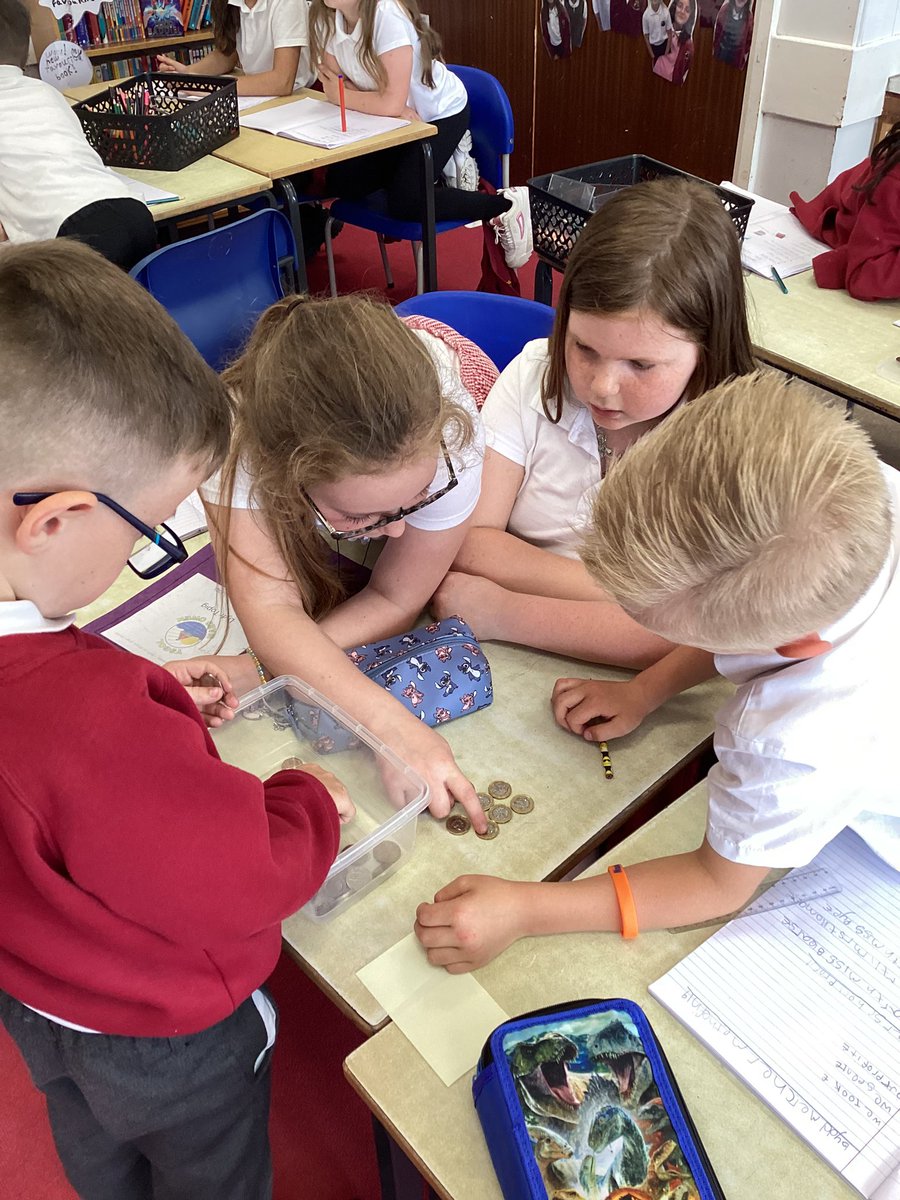 MaesOwen's tweet image. Dosbarth Miss Blears are adding up their totals and profit they made in 🍕 ‘Melt Your Mozzarella’ 🍕 Class Cafe! We can’t wait to decide how we spend it! 🇮🇹🍕🤌 #ClassCafe #CreativeCurriculum