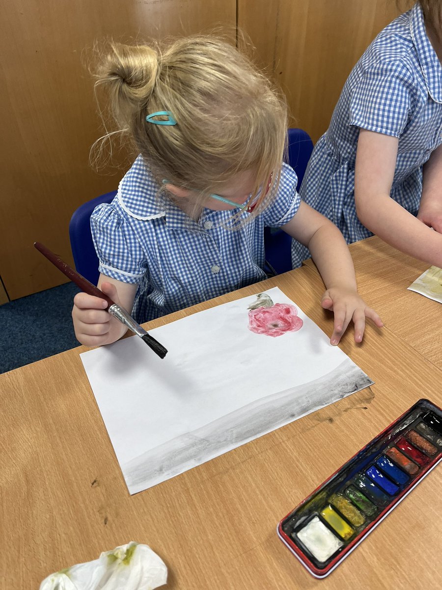 Reception have been learning about artist David Hockney and have been inspired to created their own moving water pictures! @ComberbachMrsY