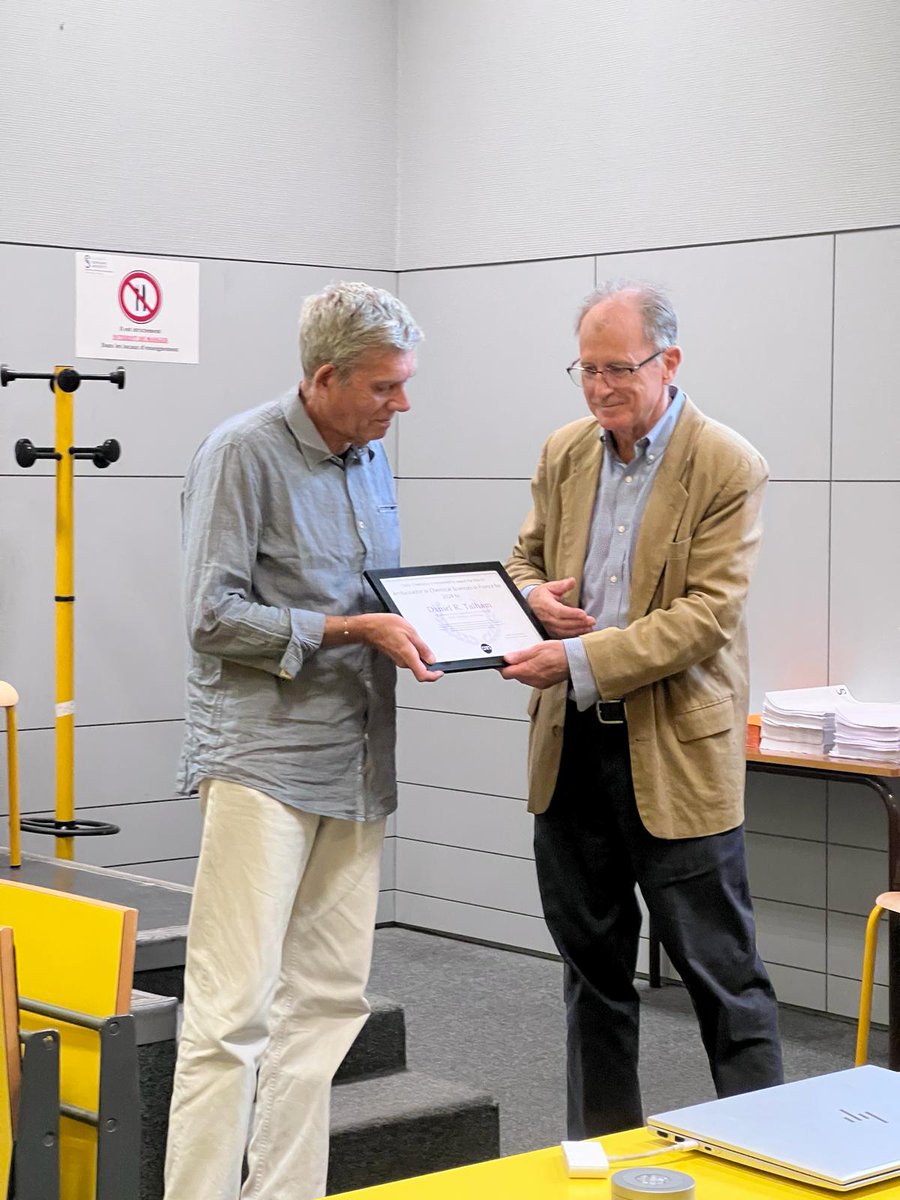 CNRS Chimie (@cnrschimie) on Twitter photo Many thanks to Professor Daniel Talham for his great lecture at <a href="/IPCM_Sorbonne/">Institut parisien de chimie moléculaire / IPCM</a>. We wish him every success in his tour as ambassador of the chemical sciences in France, initiated by <a href="/CNRSchimie/">CNRS Chimie</a>
🤝<a href="/jmaddalu/">Jacques Maddaluno</a>
➡️ inc.cnrs.fr/fr/cnrsinfo/cn… Many thanks to Professor Daniel Talham for his great lecture at <a href="/IPCM_Sorbonne/">Institut parisien de chimie moléculaire / IPCM</a>. We wish him every success in his tour as ambassador of the chemical sciences in France, initiated by <a href="/CNRSchimie/">CNRS Chimie</a>
🤝<a href="/jmaddalu/">Jacques Maddaluno</a>
➡️ inc.cnrs.fr/fr/cnrsinfo/cn…