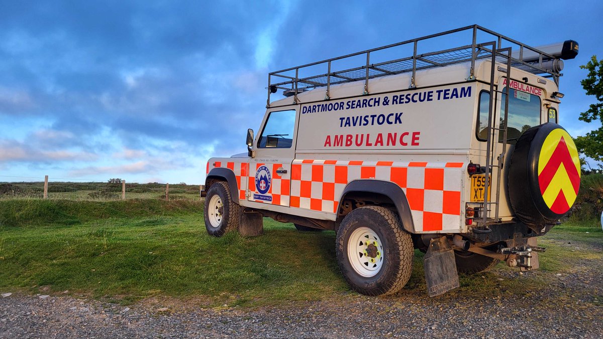 DsrtTavistock's tweet photo. Callout #23 Called by @DC_Police @ 16:45 yesterday to find a casualty who'd been thrown from his horse. Alongside @NDSART, we located him & paramedics arrived to provide pain relief. We stretchered him off the hill and were back at base by 22:00. #HighDown #Dartmoor https://t.co/7j3wWOZcnq