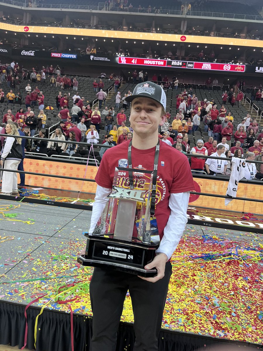 If he’s not in the gym or working today wish <a href="/JacksonCarter24/">Jack Carter</a> happy 22nd birthday today if you see him! Happy birthday Jack!