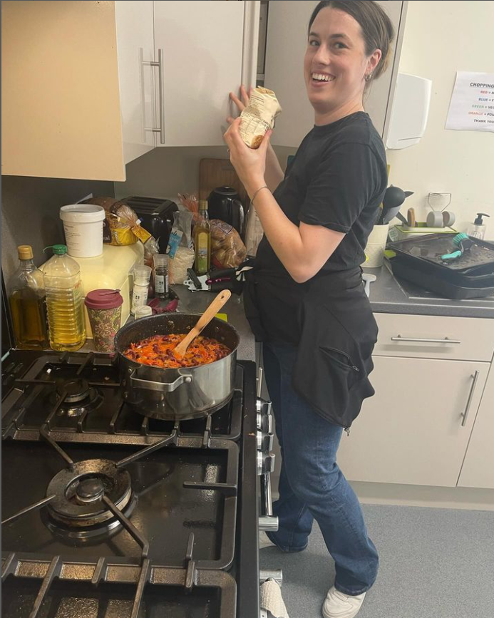 Welcome to our newest staff member, Josie - getting busy with a bean chilli 🌶️ in the kitchen for our young people ' #supportingyoungpeople #independence 
Thank you to <a href="/FareShareUK/">FareShare</a> for our ingredients and to all our doners for supporting Carlisle Key 🙂💗