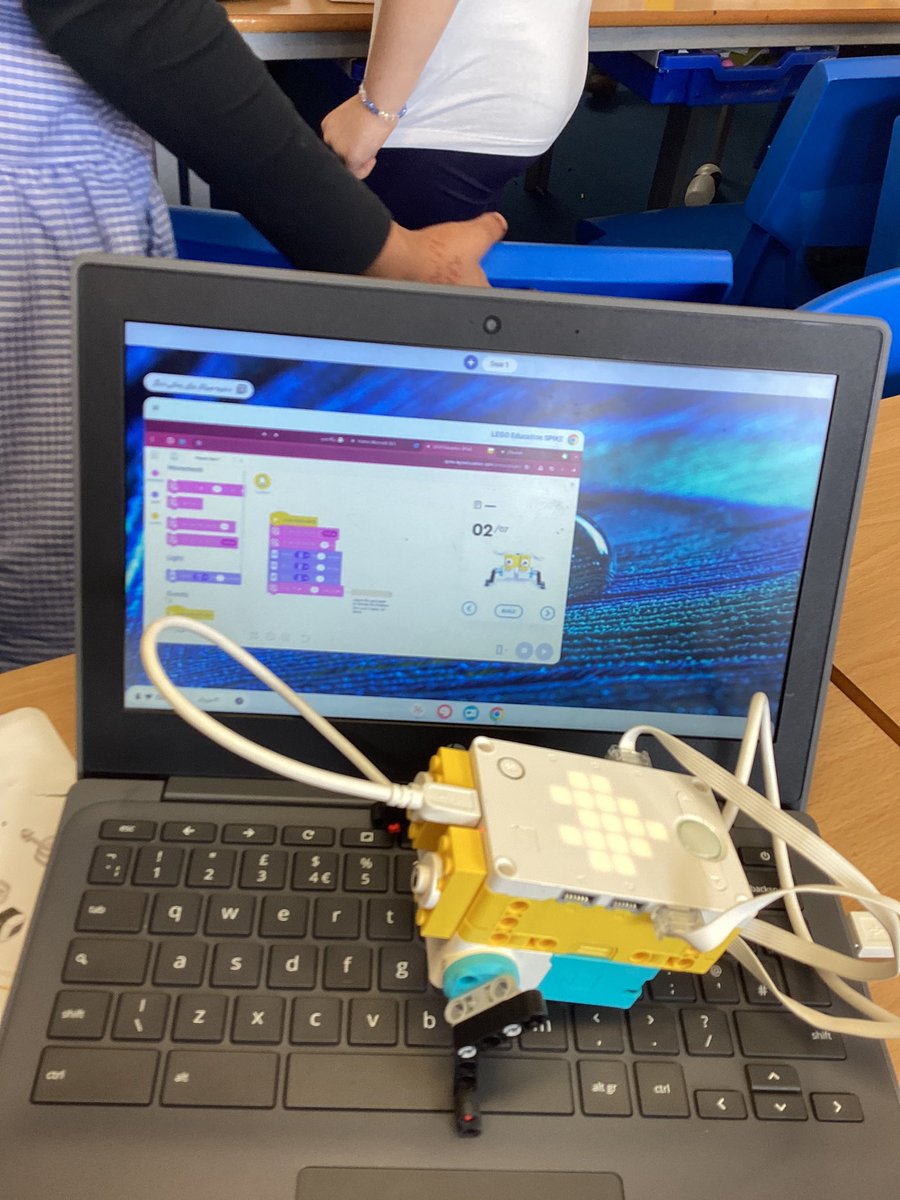 First robot complete! #legospike I wonder who will be next and who will win the race 🤔 <a href="/paganelschool/">Paganel Primary</a>