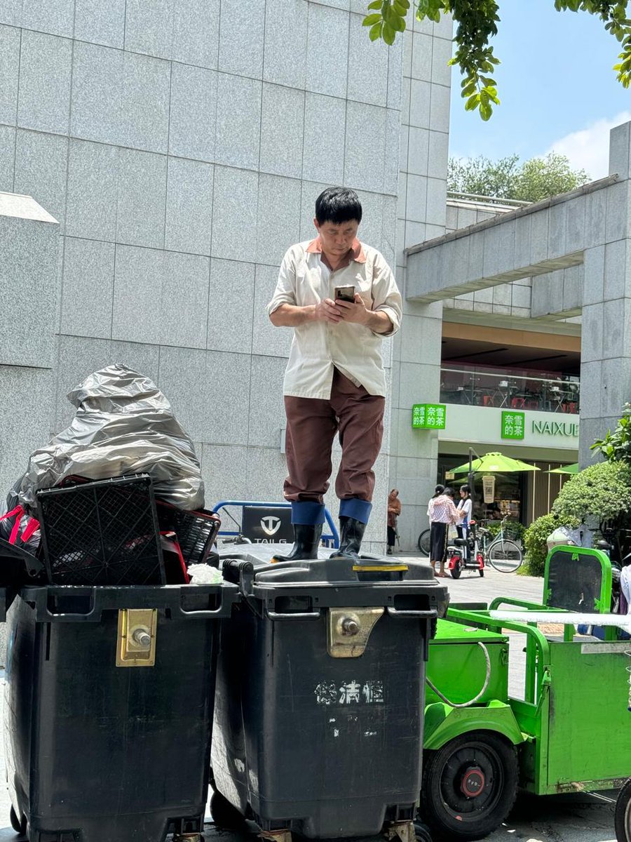 من رحلة الصين الاستكشافية - اطلب العلم ولو في الصين: خلي تلفونك بيدك.. واضح لا حياة بدون تلفون في الصين 

#تطور #تكنولوجيا #نمط_حياة #الصين #رحلة #استكشاف
#technology #tech #creativity #science #business #lifestyle #future #futuretech #shenzhen #shenzhenchina #shenzhenlife