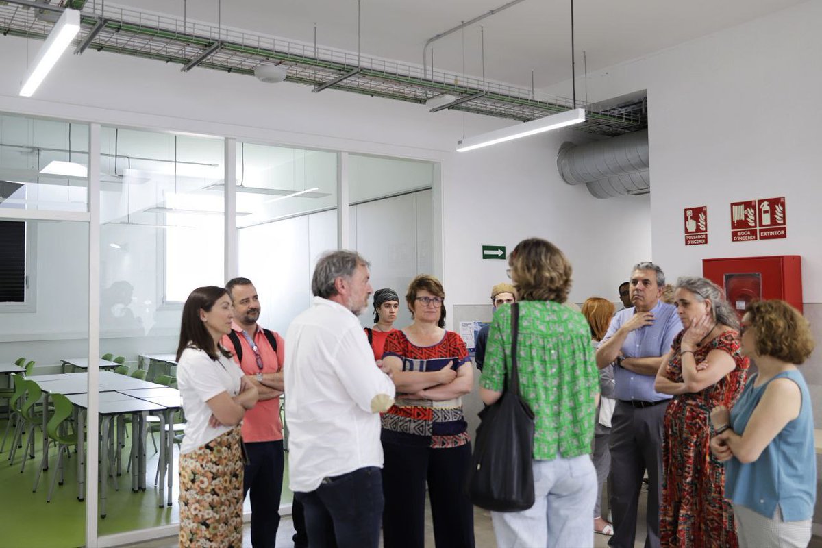 educaciocat's tweet image. La consellera @AnnaSimo visita l'Institut de Sostenibilitat i Medi Ambient de Barcelona, centre que imparteix formació professional especialitzada en jardineria, tractament d'aigües o energies renovables.