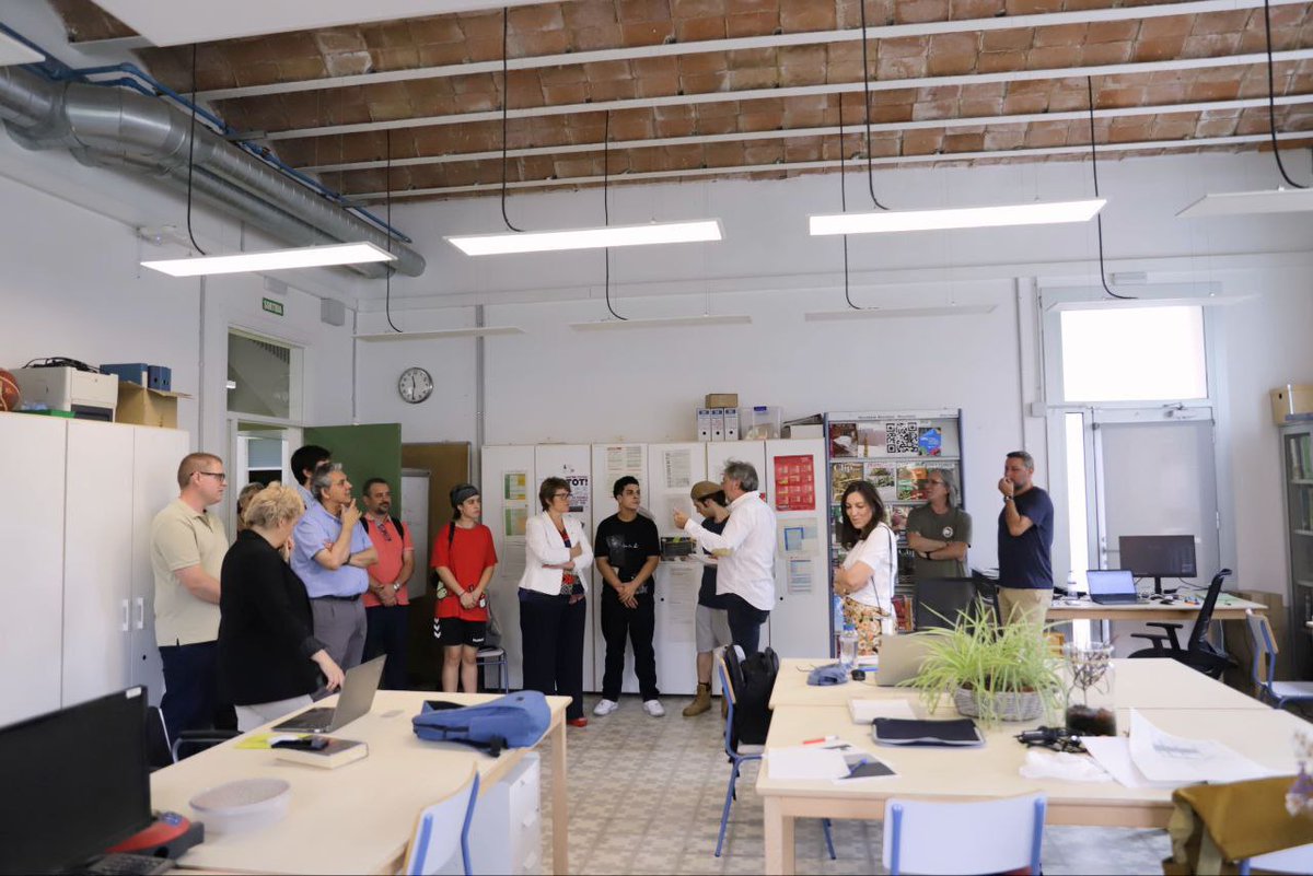 educaciocat's tweet image. La consellera @AnnaSimo visita l'Institut de Sostenibilitat i Medi Ambient de Barcelona, centre que imparteix formació professional especialitzada en jardineria, tractament d'aigües o energies renovables.