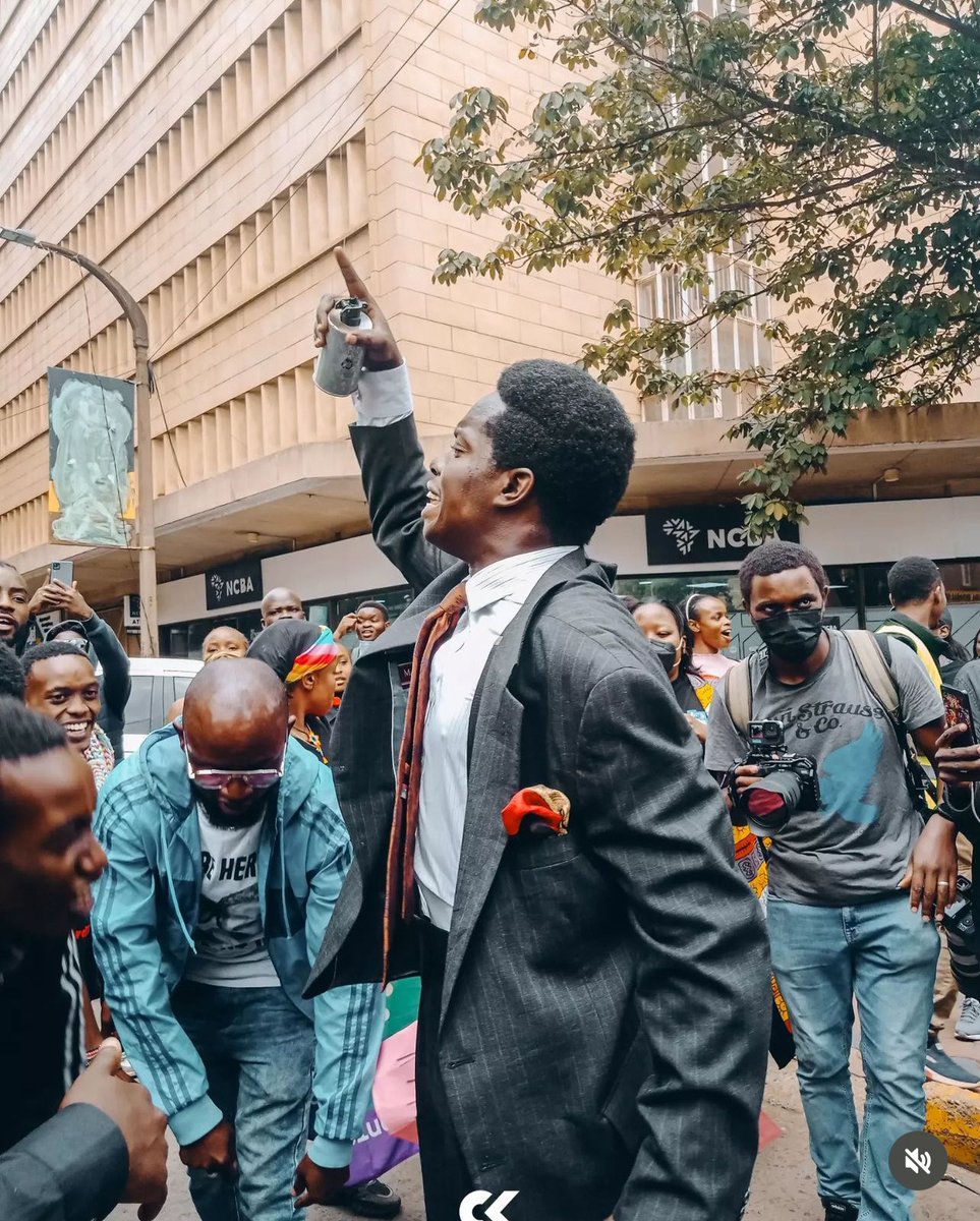 To everyone telling me NOT to go for protests on Thursday because I’ve been marked and might be killed, do you know that I was found on our rooftop on Friday night in a noose ready to die? (wacha niende psych ward kiasi)
Kama si majirani singekuwa hapa leo. Siogopi kifo guys!!!