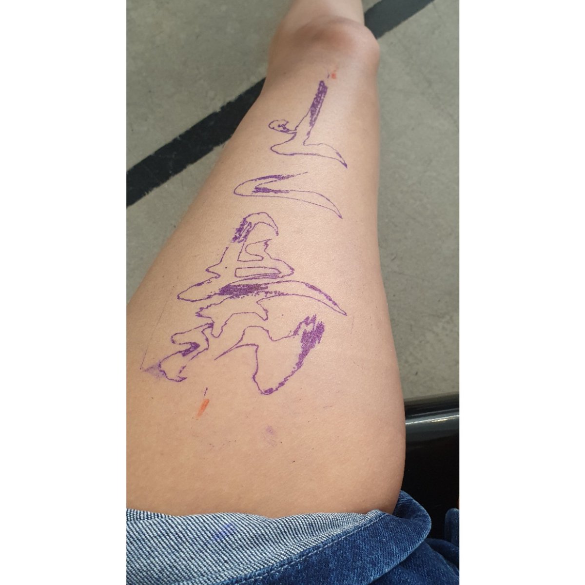 shreyza's tweet photo. CW: suicide, self harm, video of tattooing

"And if you're reading this and have ever felt like you want to kill yourself, or you're even feeling like that now- wait for a bit. That's my key to those feelings that make you want to do something that's very hard to undo. 🧵(1/4) https://t.co/Cmssoqr6AY