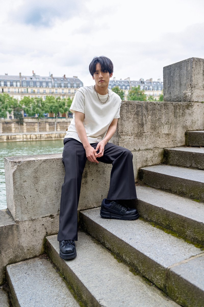 modelpress's tweet photo. 赤楚衛二、パリ開催「ルイ・ヴィトン」
2025春夏メンズファッションショー初参加

🔻写真多数・コメント
https://t.co/pnnIH8Z1fX

💬「視覚と聴覚、肌でも感じるようなショーでした」

#赤楚衛二 #ルイヴィトン ＃LVFashion #LVMenSS25 #LVFineJewelry @akasoeiji https://t.co/XJCO849IbN