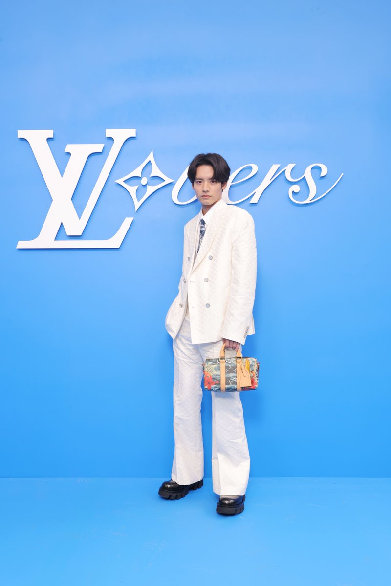 modelpress's tweet photo. 赤楚衛二、パリ開催「ルイ・ヴィトン」
2025春夏メンズファッションショー初参加

🔻写真多数・コメント
https://t.co/pnnIH8Z1fX

💬「視覚と聴覚、肌でも感じるようなショーでした」

#赤楚衛二 #ルイヴィトン ＃LVFashion #LVMenSS25 #LVFineJewelry @akasoeiji https://t.co/XJCO849IbN