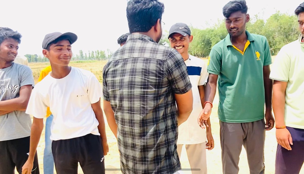 jishanbasantpur's tweet image. बसंतपुर मे क्रिकेट मैच का उद्घाटन कर युवा खिलाड़ियों से संवाद किया। 
इस प्रकार के आयोजन आपसी सदभाव एवं संयोजन बनाने में सहायक होते है।
#खेलोइंडिया #युवाशक्ति