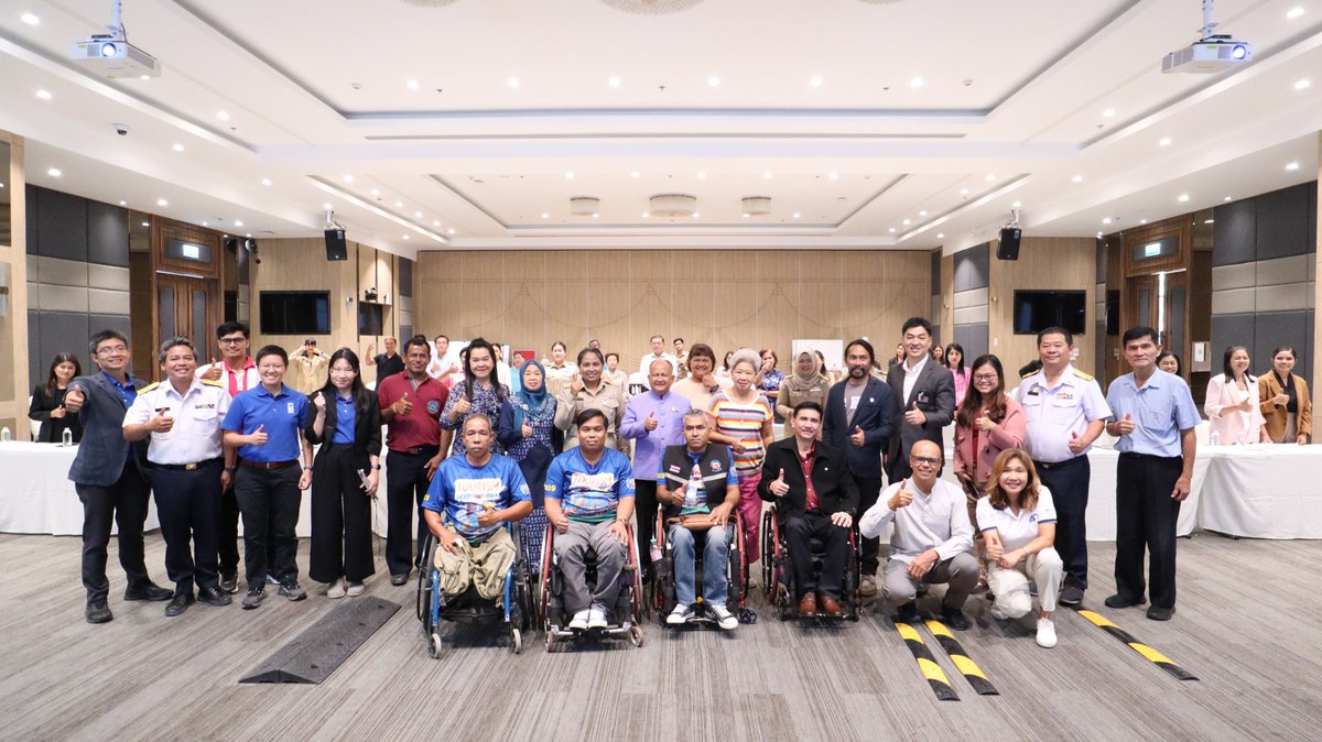 UNDPThailand's tweet photo. เริ่มแล้ว! Songkhla For All ปักหมุดพัฒนาเมืองเก่าสงขลาเป็นต้นแบบการท่องเที่ยวเพื่อคนทั้งมวล 🧑🦽👩🦯🏝️
@UNDPAccLabs🇹🇭 @DastaThailand ภาครัฐและพาร์ทเนอร์ในสงขลาเริ่มด้วยเวิร์กช็อปสร้างประสบการณ์จริงให้กับคนในจังหวัดเพื่อให้เข้าใจคนพิการทุกประเภท ก่อนพัฒนาเมืองให้ครอบคลุม
#AccLabTH https://t.co/eOy4LerpBc