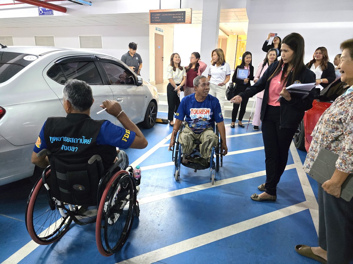 UNDPThailand's tweet photo. เริ่มแล้ว! Songkhla For All ปักหมุดพัฒนาเมืองเก่าสงขลาเป็นต้นแบบการท่องเที่ยวเพื่อคนทั้งมวล 🧑🦽👩🦯🏝️
@UNDPAccLabs🇹🇭 @DastaThailand ภาครัฐและพาร์ทเนอร์ในสงขลาเริ่มด้วยเวิร์กช็อปสร้างประสบการณ์จริงให้กับคนในจังหวัดเพื่อให้เข้าใจคนพิการทุกประเภท ก่อนพัฒนาเมืองให้ครอบคลุม
#AccLabTH https://t.co/eOy4LerpBc