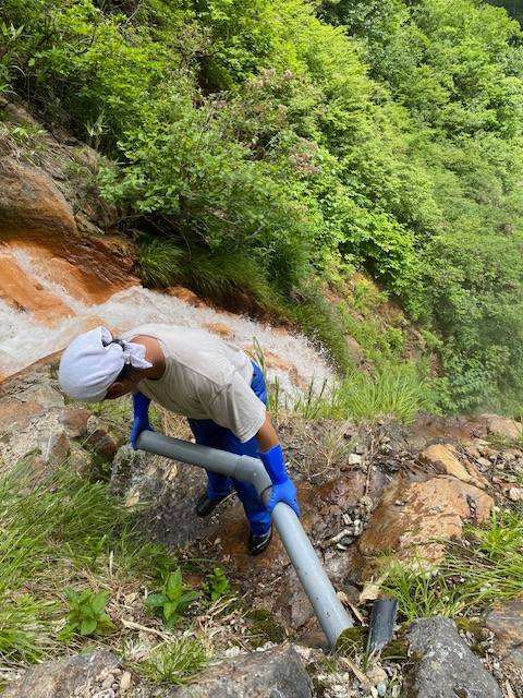 Time for a trip up the mountain to check &amp; clean the onsen source

Akakura info: akakuraonsen.net
Akakura Accomm: akakuramyoko.com
Akakura Kanko info: akakurakanko.com
Akakura Kanko Accomm: akakan.com

#akakura #akakuraonsen #赤倉 #妙高 #赤倉温泉