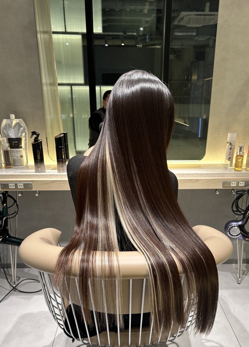 ハイトーンメッシュやめたので記念に💐 天パなので定期的な縮毛と