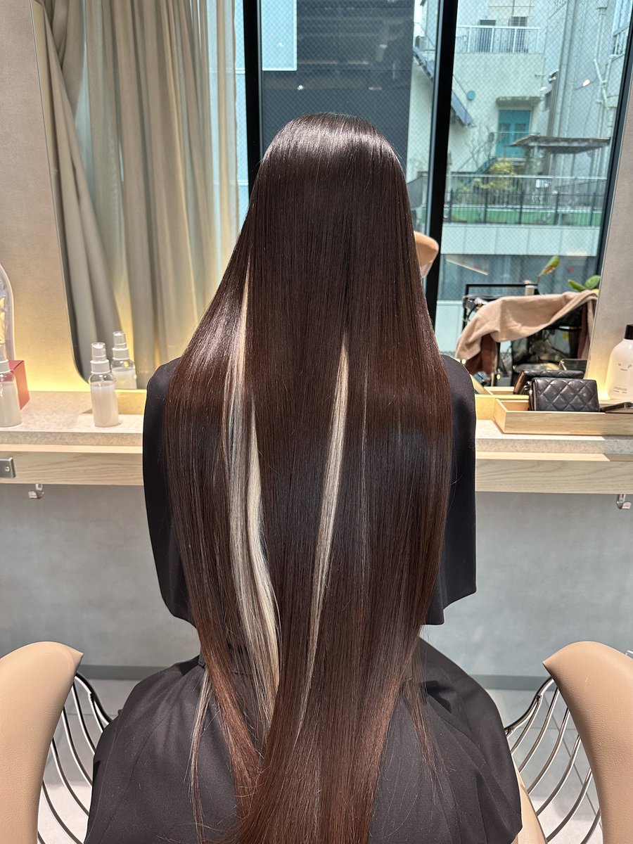 ハイトーンメッシュやめたので記念に💐 天パなので定期的な縮毛と