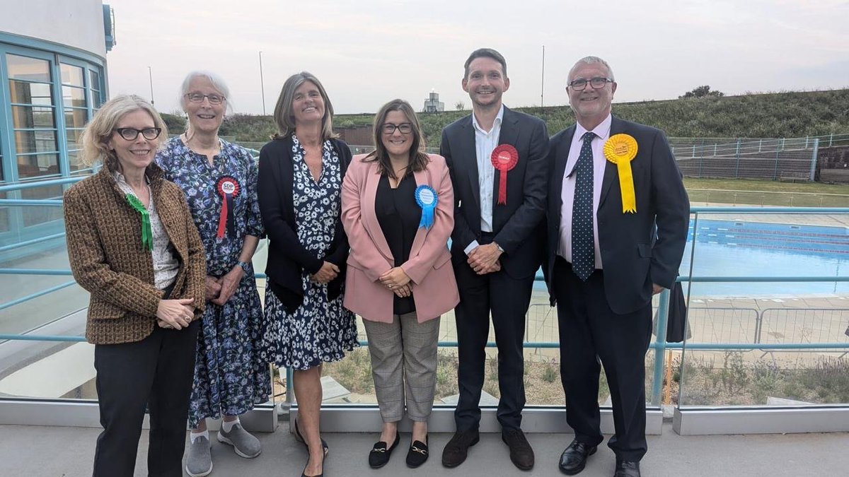 chriswardmp's tweet image. Great to be @SaltdeanLido last night for our latest local hustings. Thanks to @bridgetfish for organising. Brilliant range of questions and great fun to be part of!