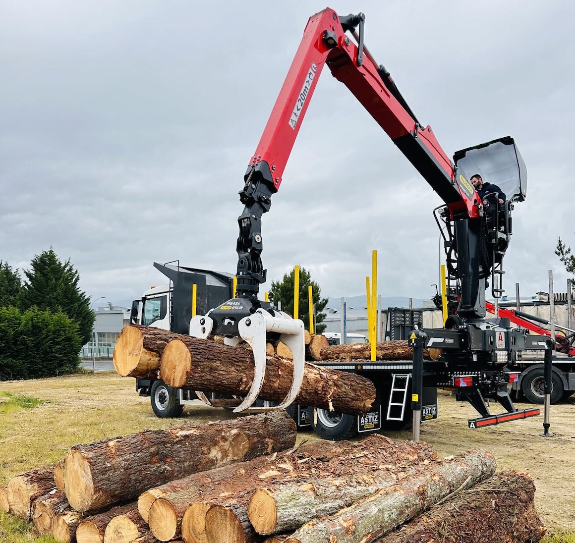 noticiasmaquina's tweet image. Otra parada del Generation3 Demo Tour de Palfinger dlvr.it/T8TJ9k #ELEVACION #FORESTAL #demotour #EPSILON noticiasmaquinaria