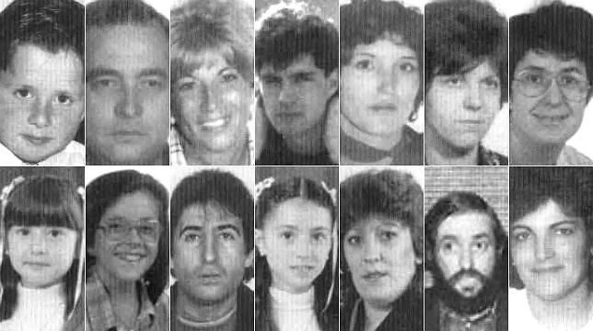 AgProvocador's tweet photo. Hipercor 16:10 19 de junio 1987 hace 37 años.
21 personas asesinadas.
1 coche bomba, 30 kg amonal, 100 l gasolina, escamas de jabón y pegamento: napalm.
Ni olvido ni perdón. ETA está en el gobierno de Pedro Sánchez y los terroristas han ganado a España. https://t.co/w8awOQJcfg